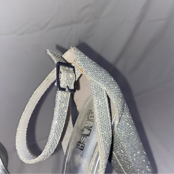 ☾.݁ᛪ༙ Brash Size 8 Silver Glitter Heels - Picture 7 of 10